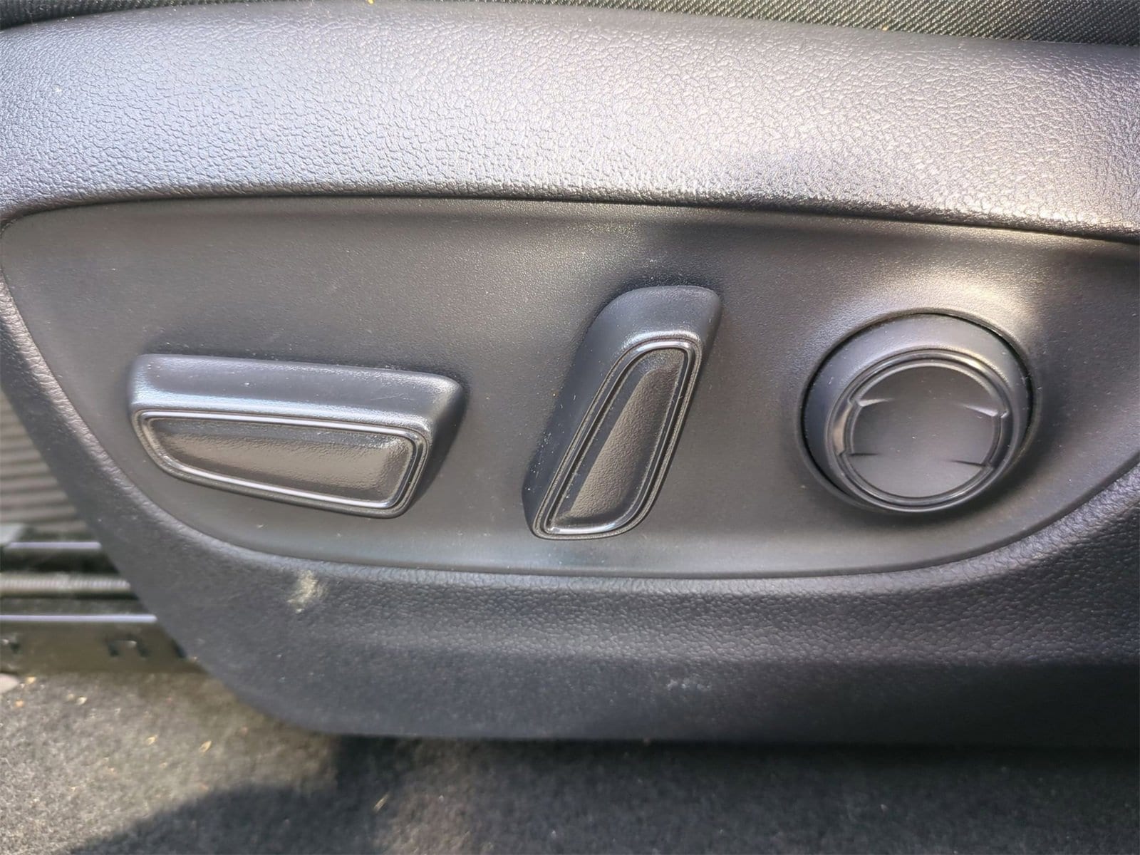 Thumbnail: 2022 Toyota RAV4 - 17