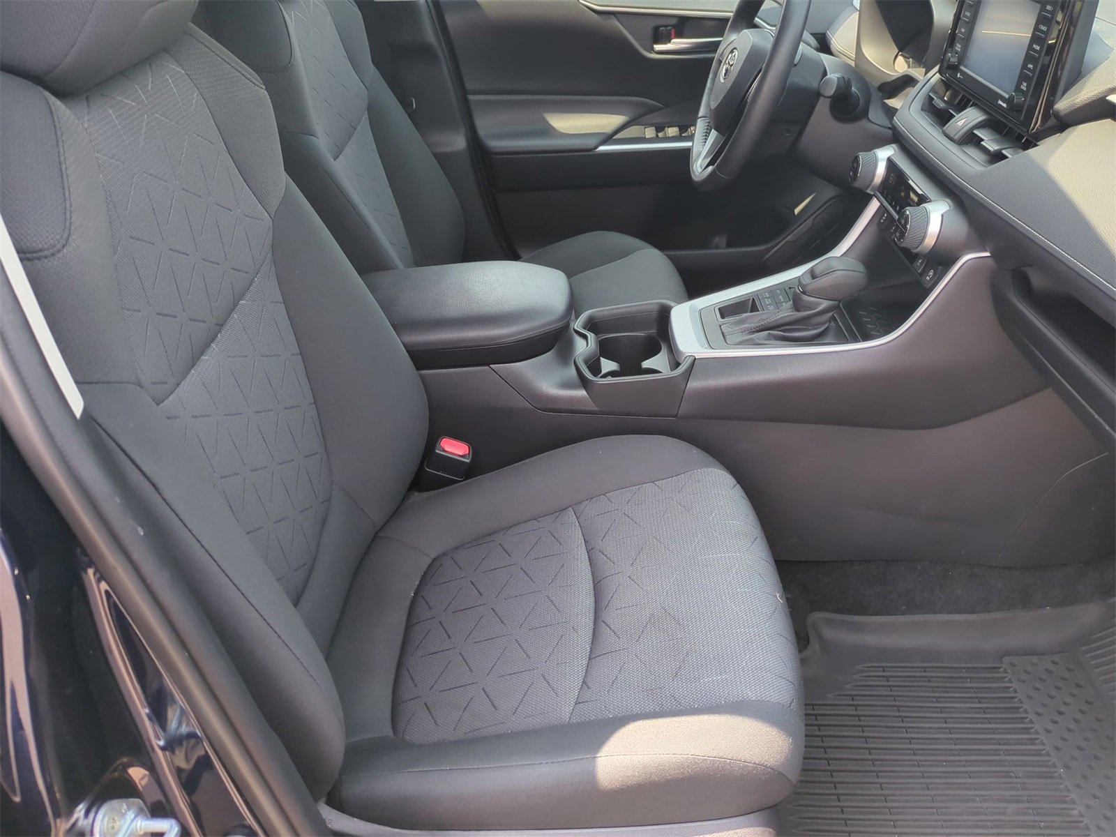 Thumbnail: 2021 Toyota RAV4 - 23