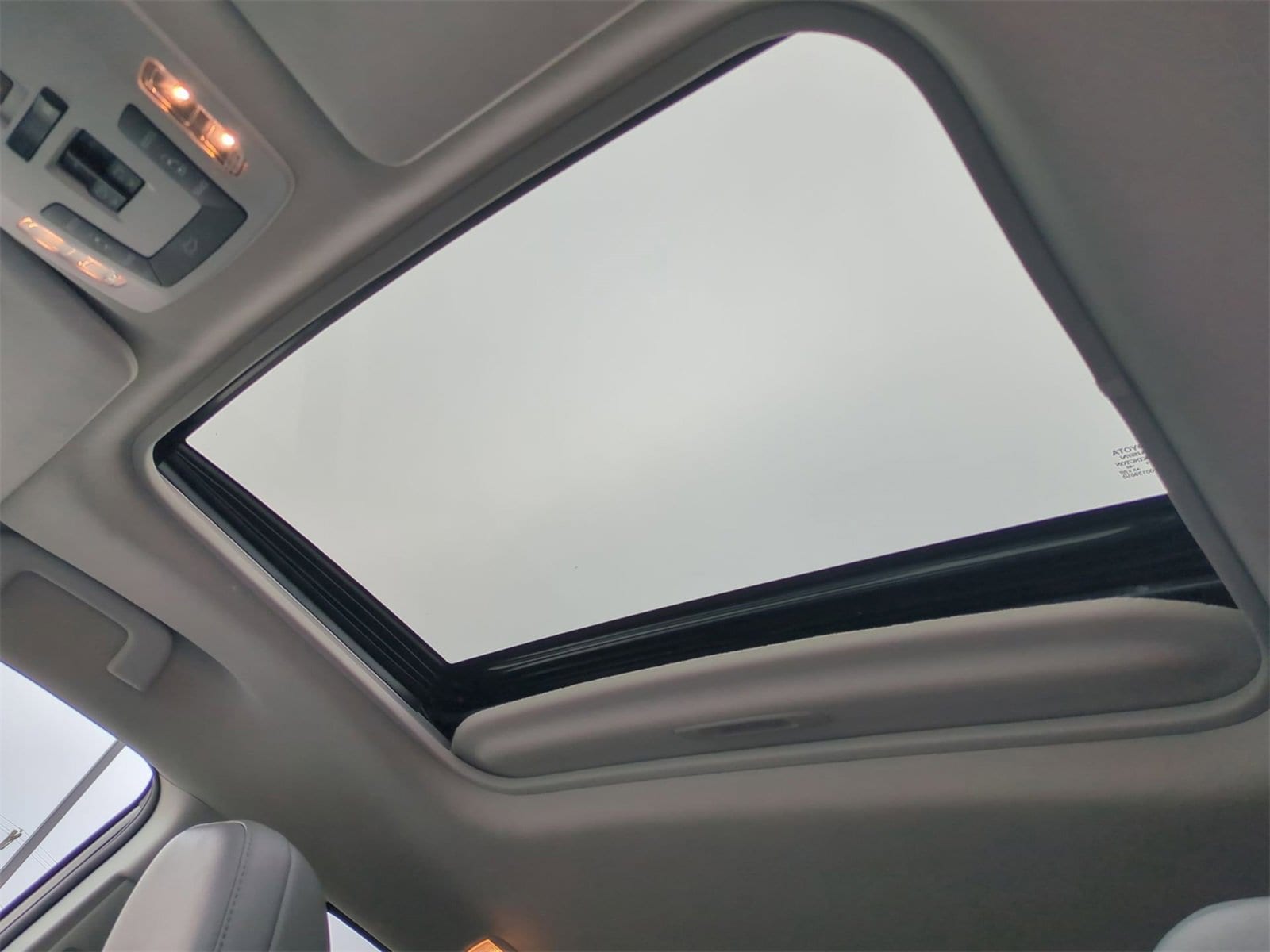 2023 Toyota Sienna XLE 19