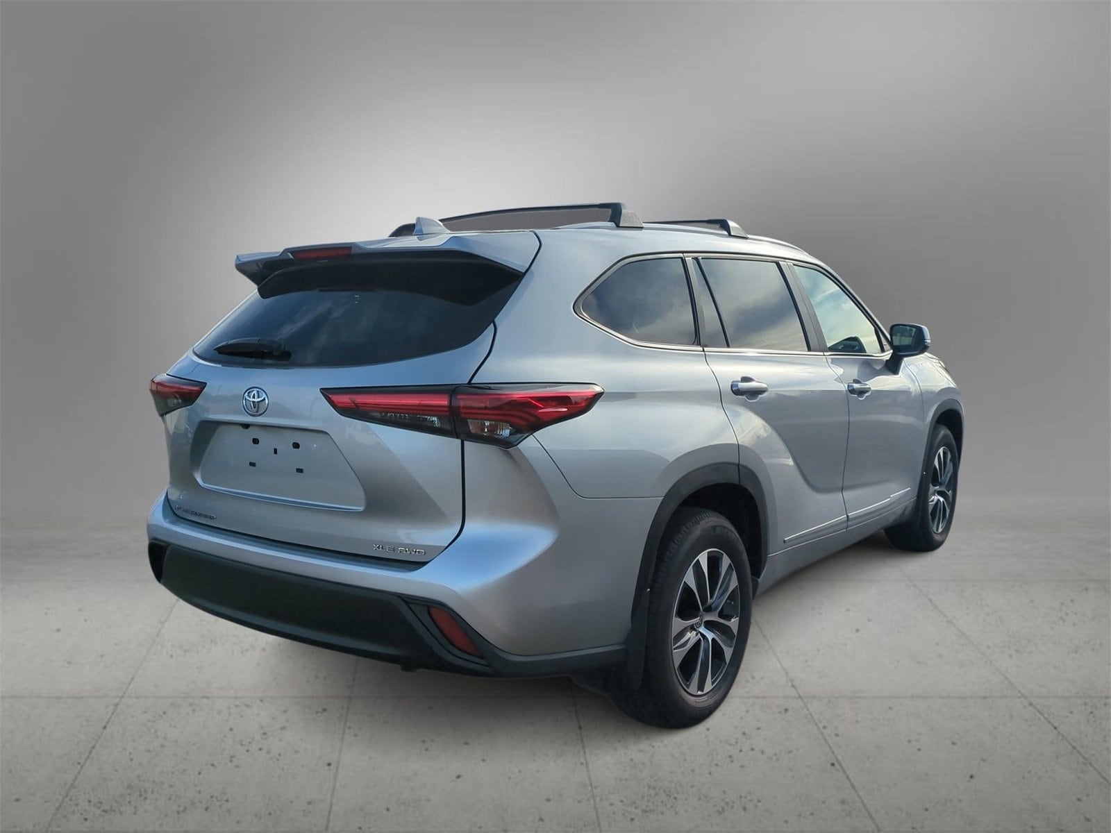 Thumbnail: 2023 Toyota Highlander - 8