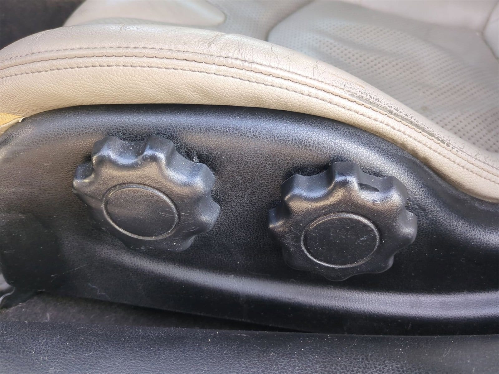 Thumbnail: 2009 Nissan Z - 16