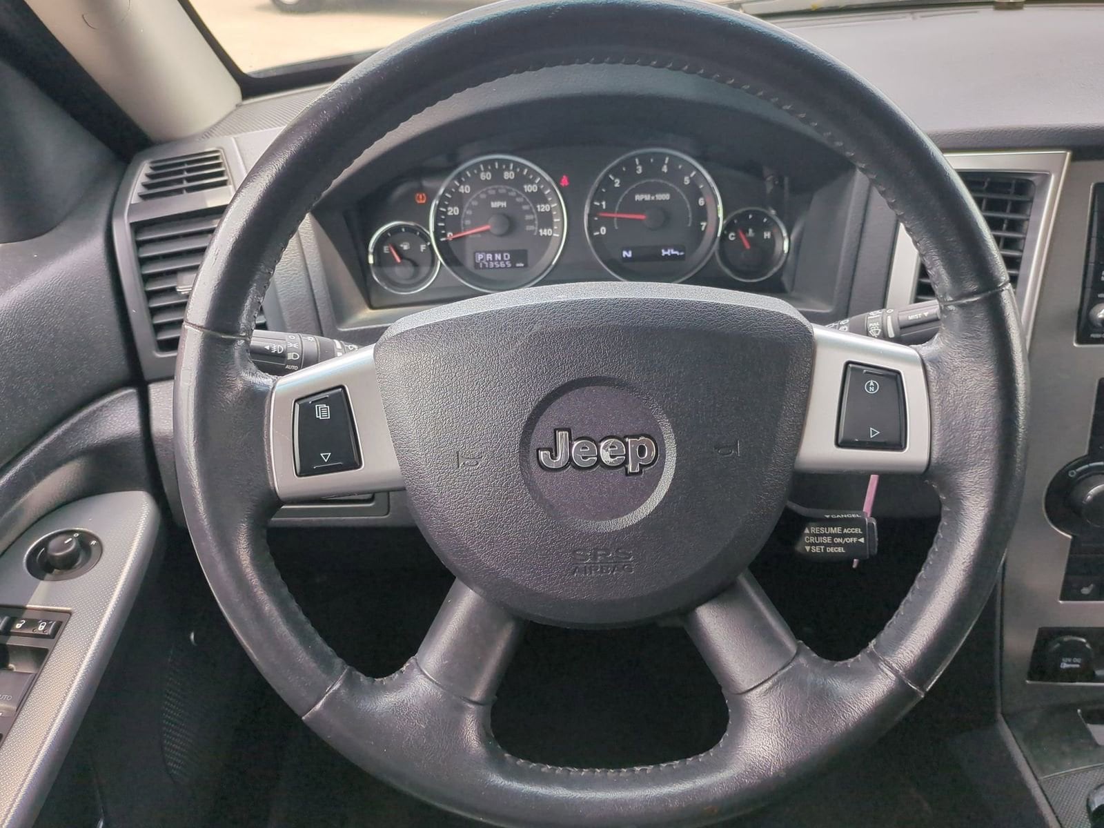 Thumbnail: 2010 Jeep Grand Cherokee - 24