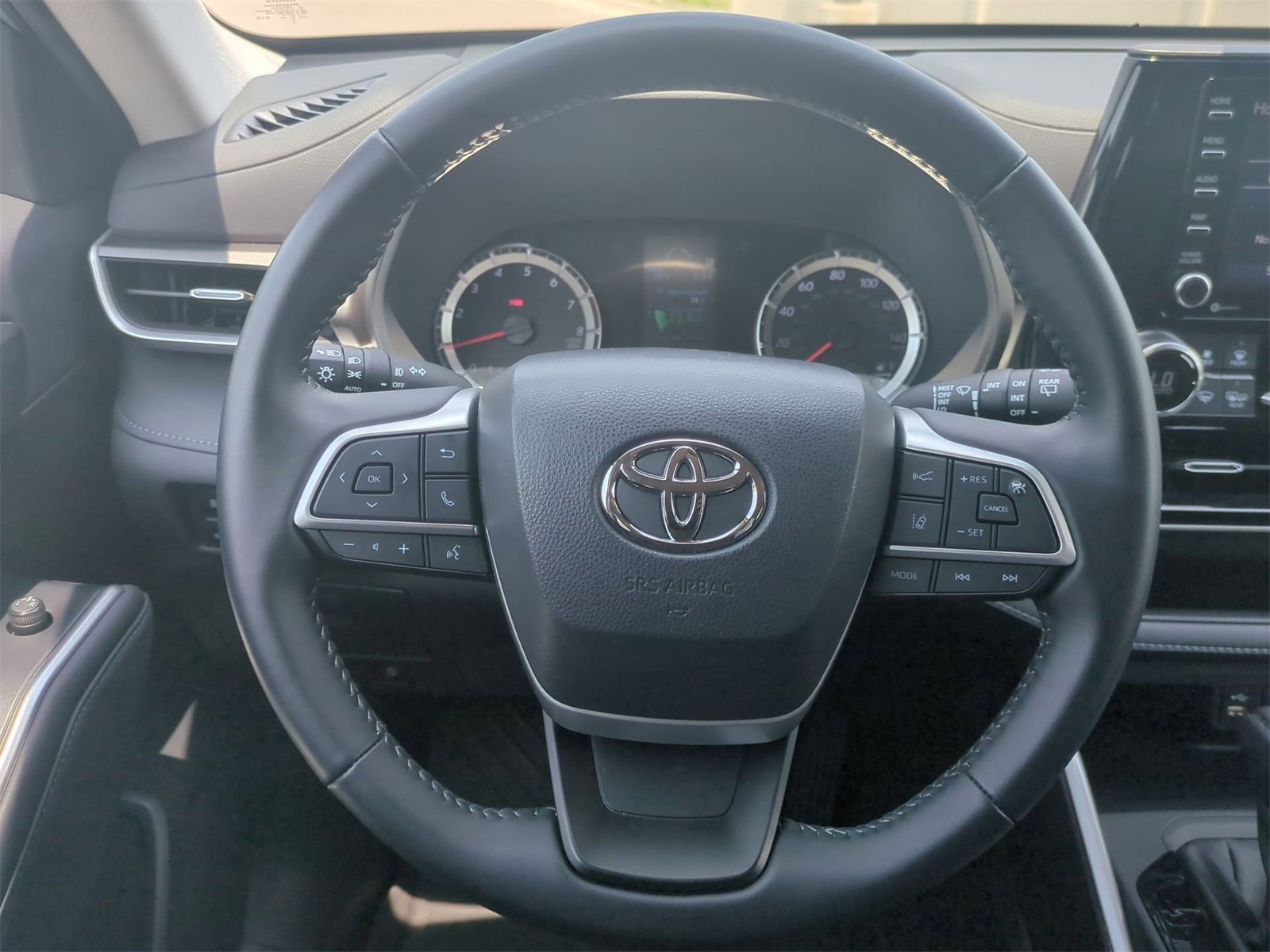 Thumbnail: 2022 Toyota Highlander - 22