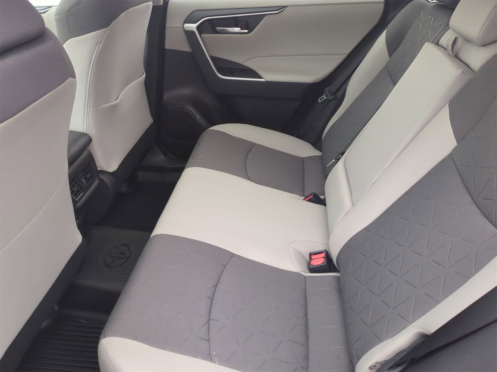 Thumbnail: 2025 Toyota RAV4 - 20