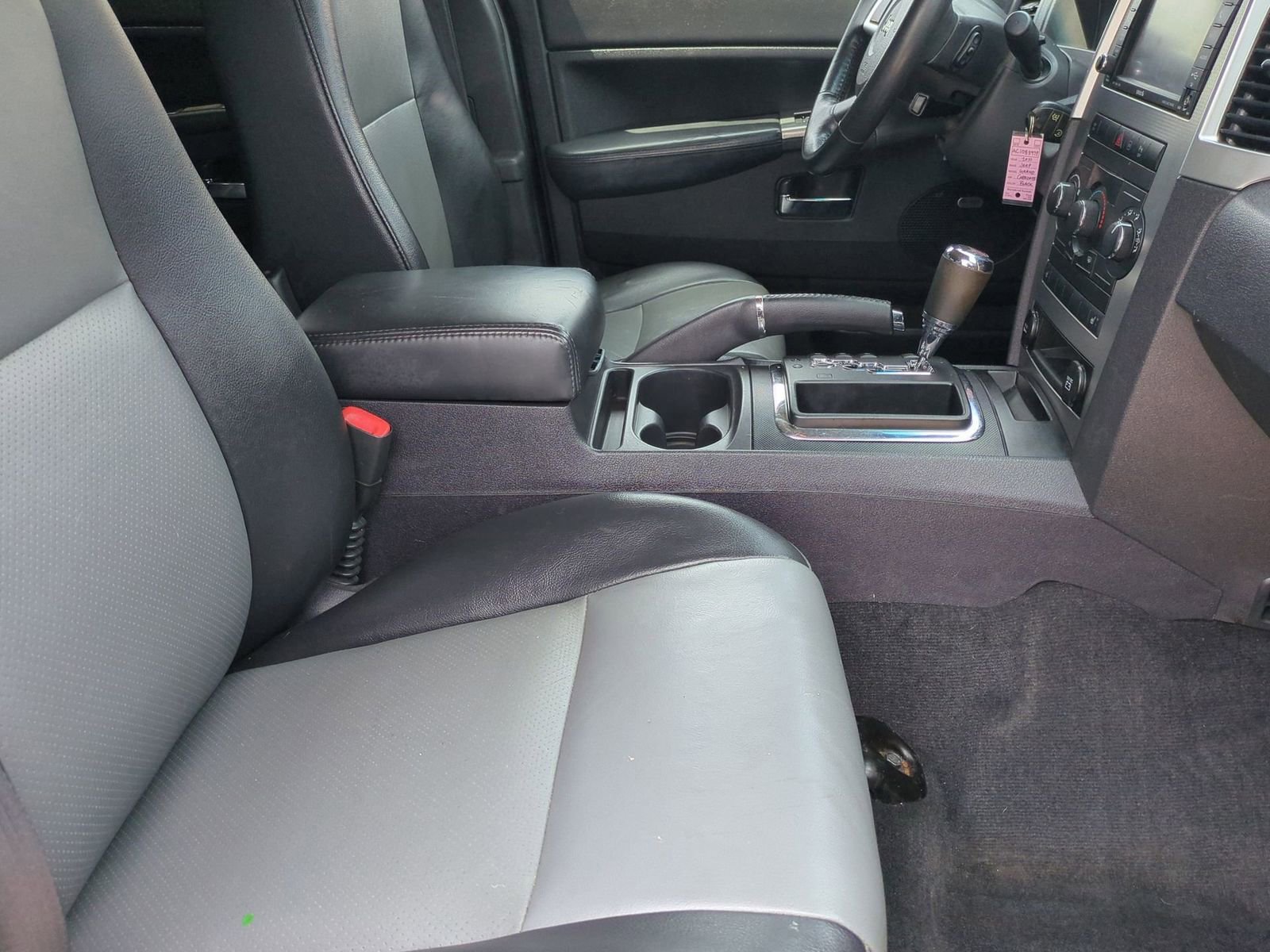 Thumbnail: 2010 Jeep Grand Cherokee - 23