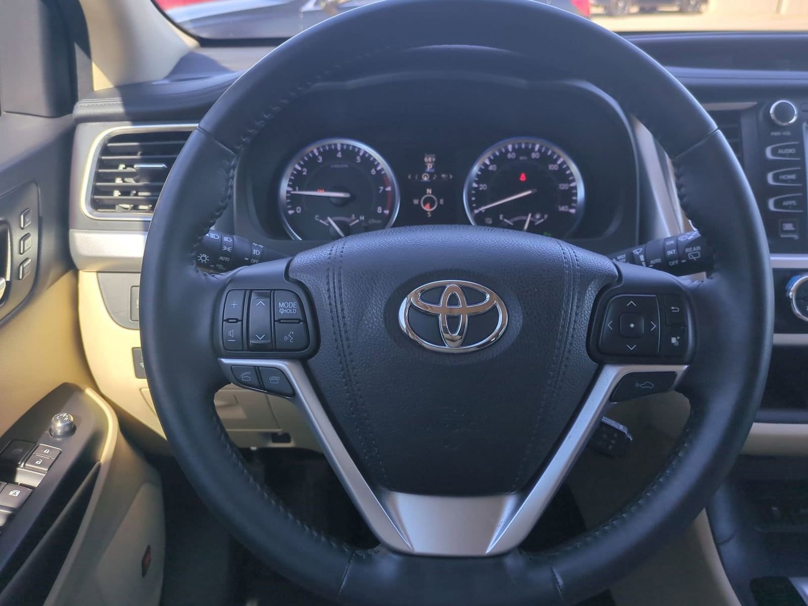 Thumbnail: 2016 Toyota Highlander - 24