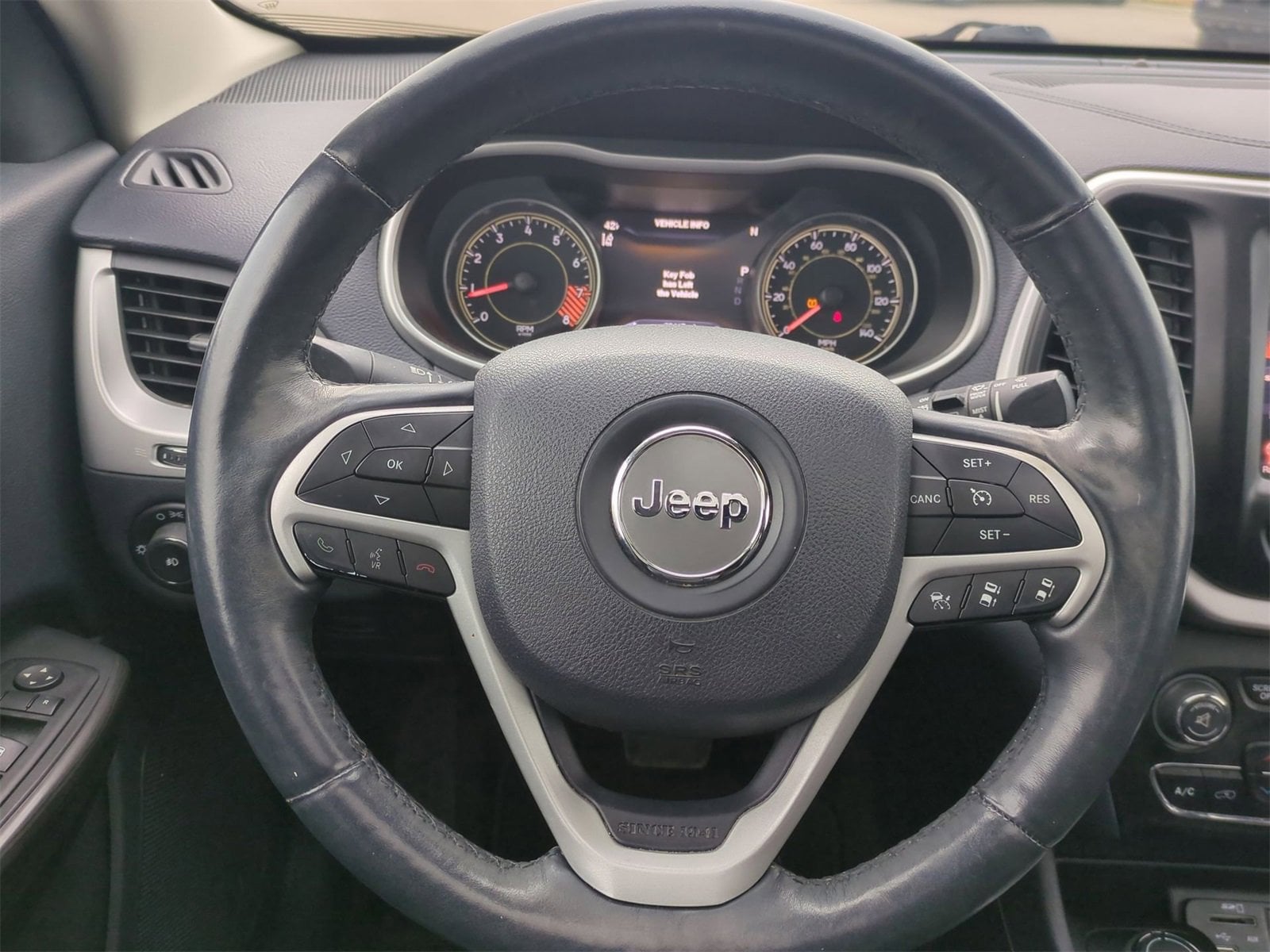 Thumbnail: 2014 Jeep Cherokee - 24