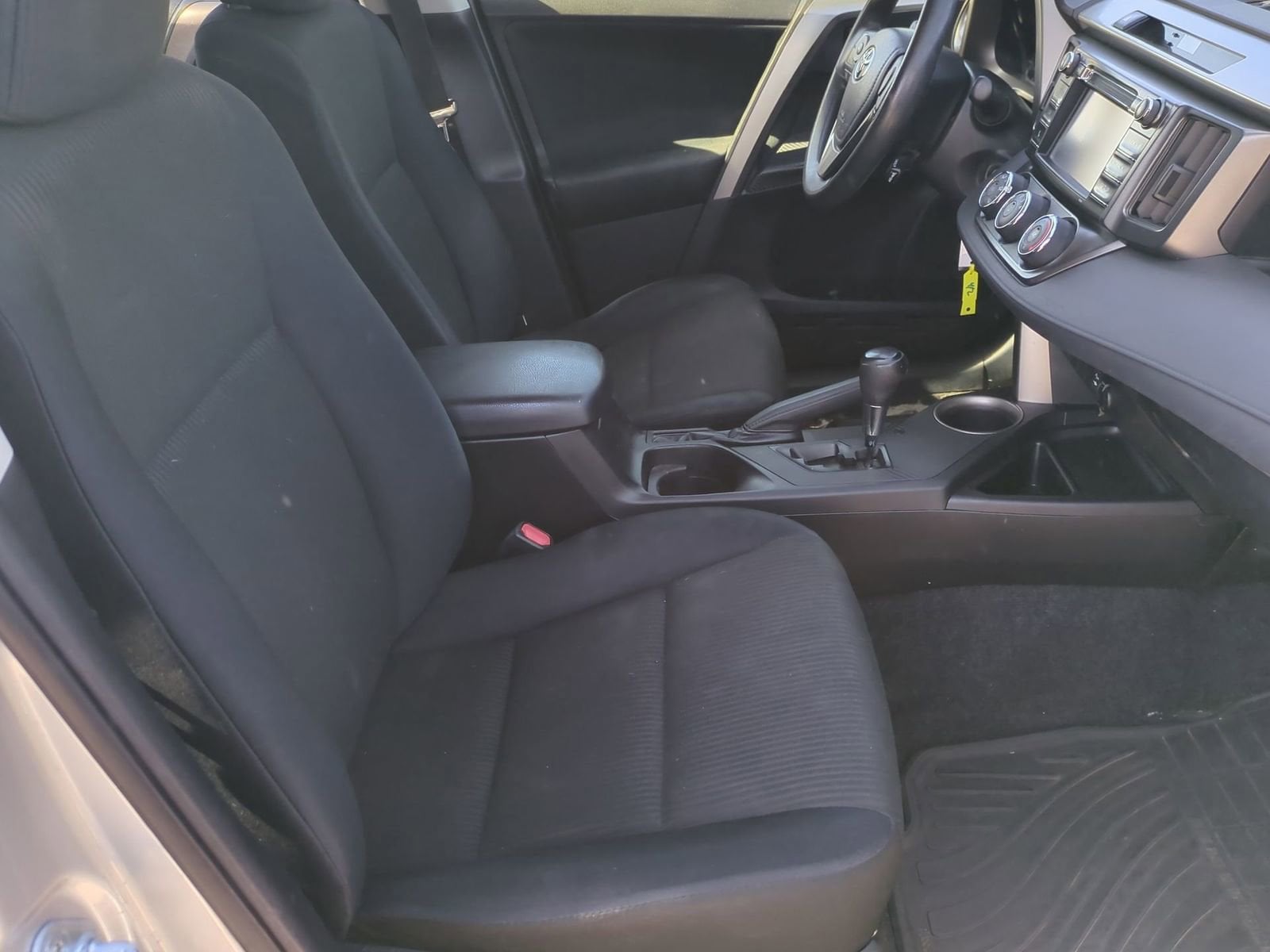 Thumbnail: 2015 Toyota RAV4 - 21