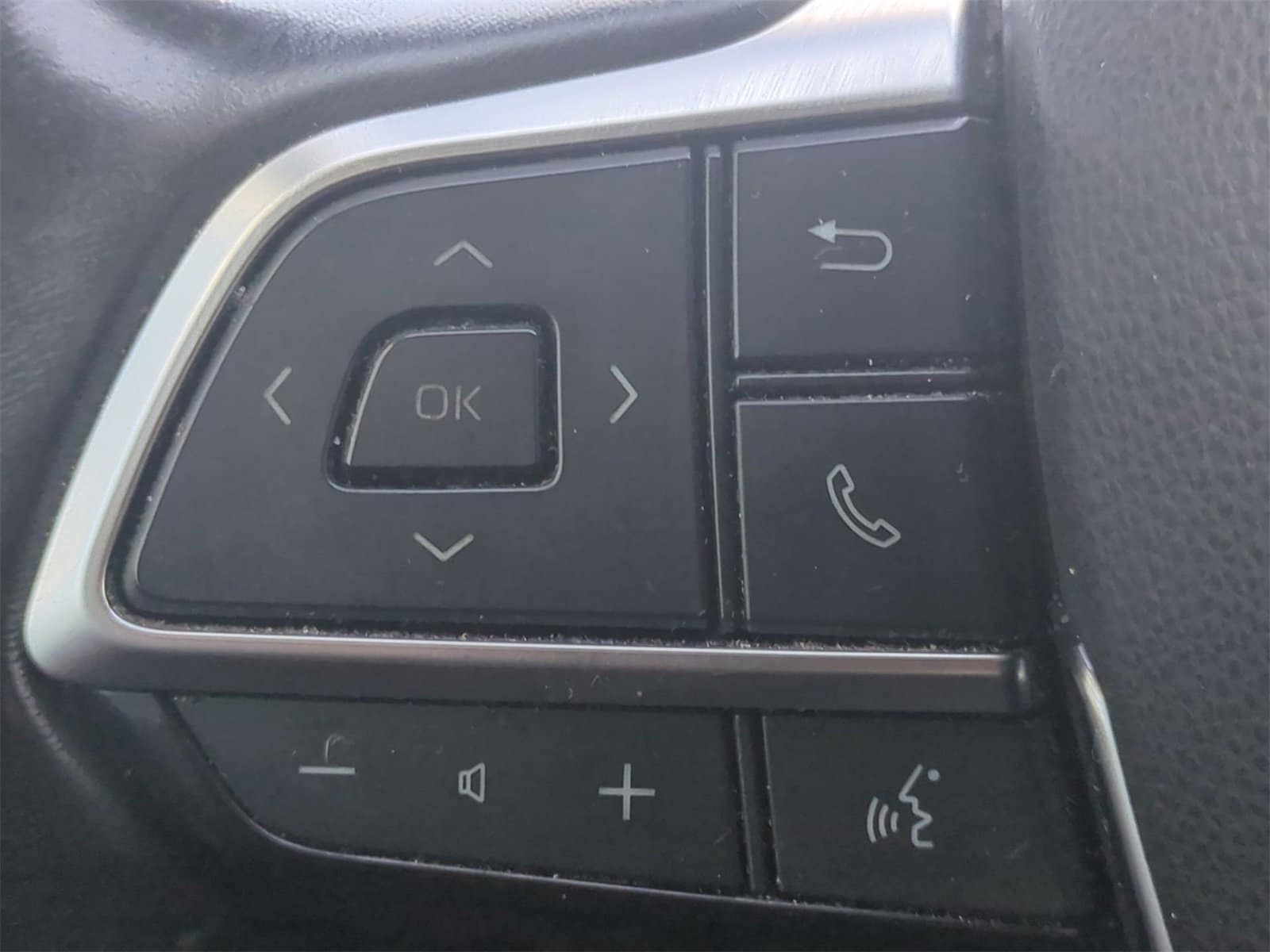 Thumbnail: 2021 Toyota Highlander - 25