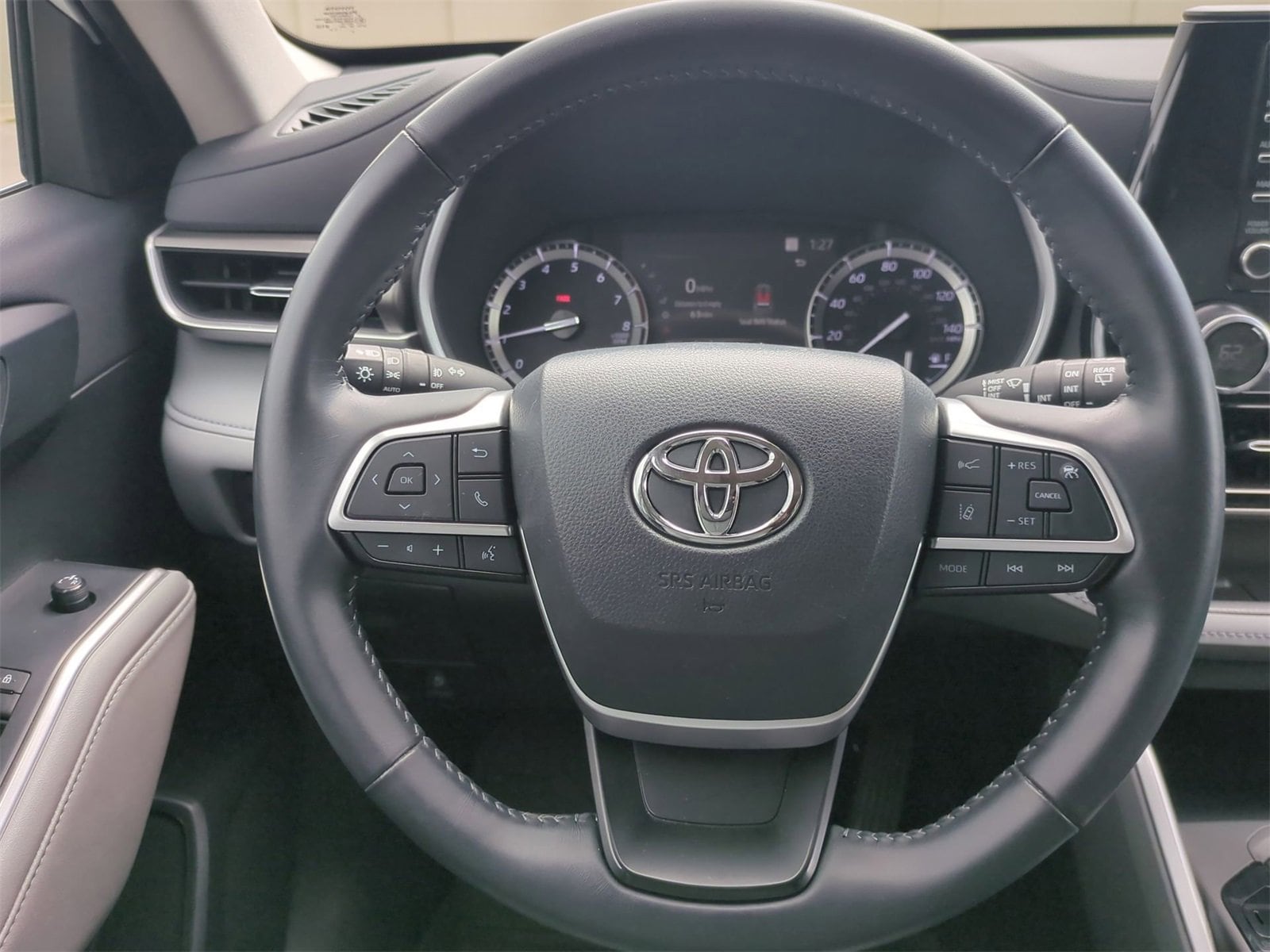 Thumbnail: 2022 Toyota Highlander - 24