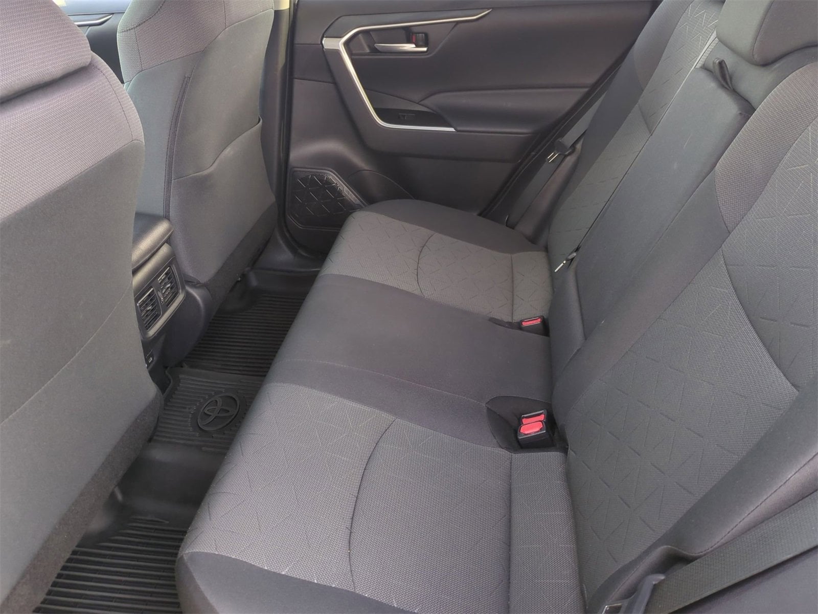 Thumbnail: 2023 Toyota RAV4 - 20