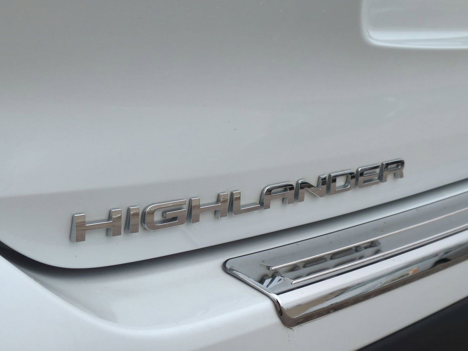 Thumbnail: 2023 Toyota Highlander - 13