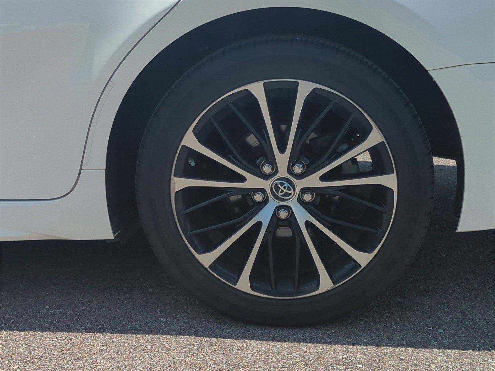 Thumbnail: 2018 Toyota Camry - 14