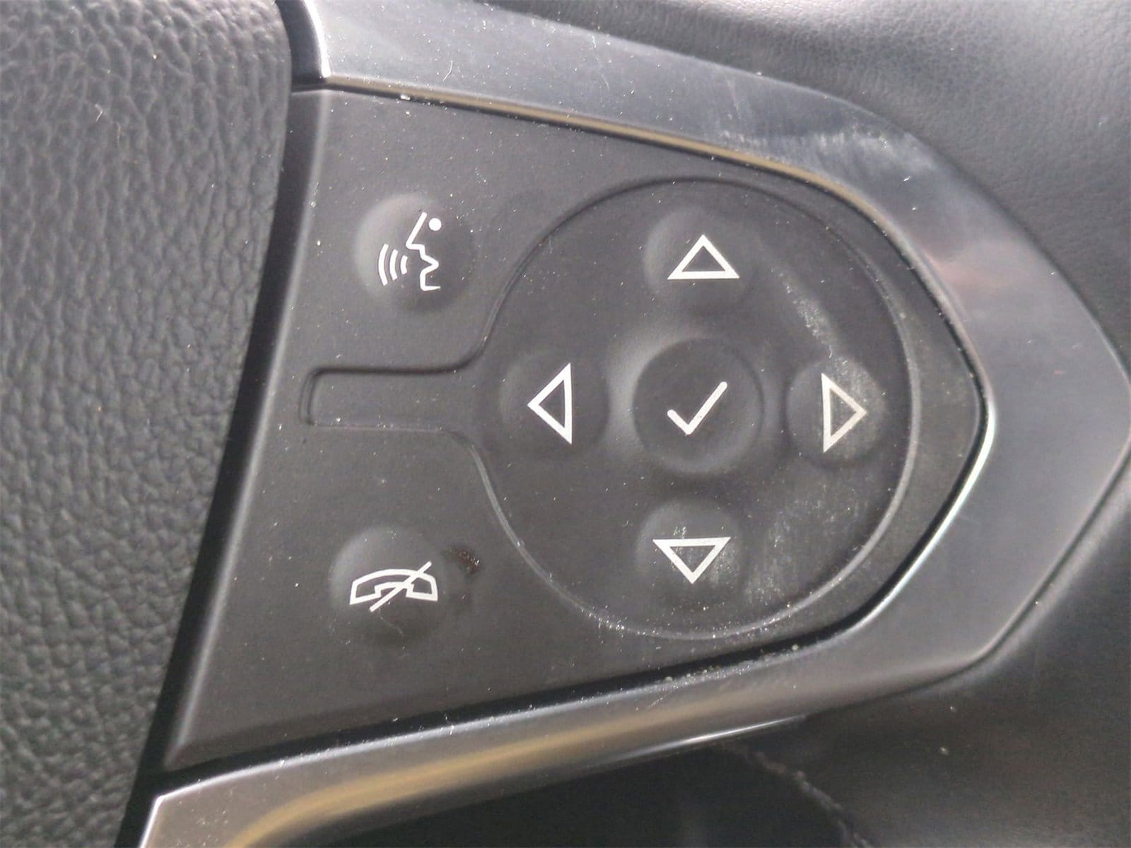 Thumbnail: 2023 Chevrolet Traverse - 27