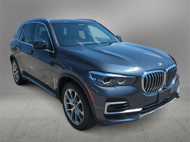 Used 2022 BMW X5 40i with VIN 5UXCR6C08N9N30333 for sale in Farmington, MI