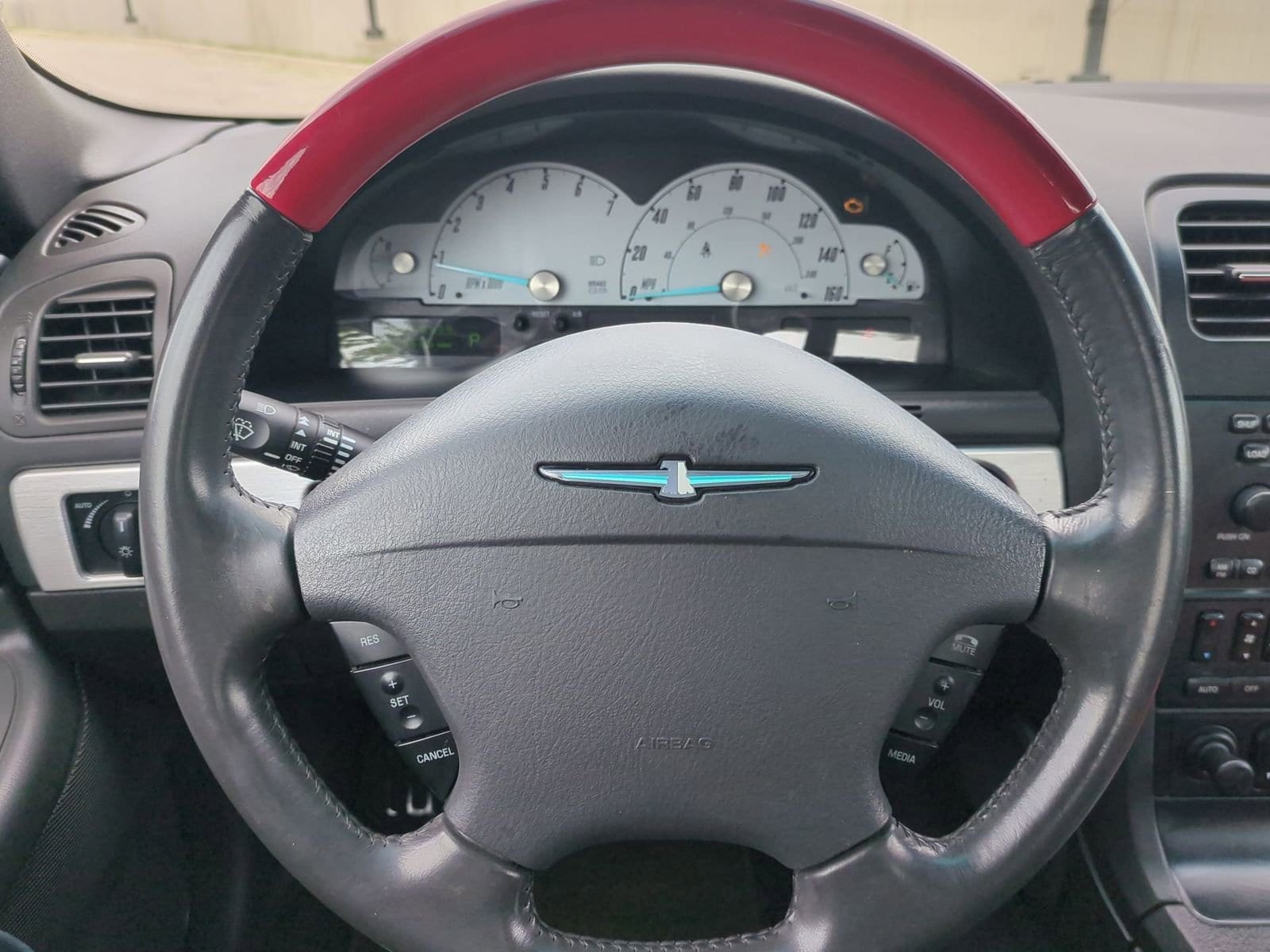 Thumbnail: 2002 Ford Thunderbird - 18