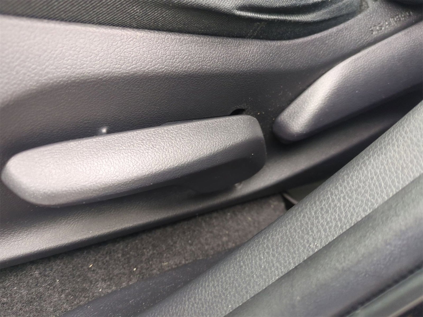 Thumbnail: 2023 Toyota RAV4 - 17