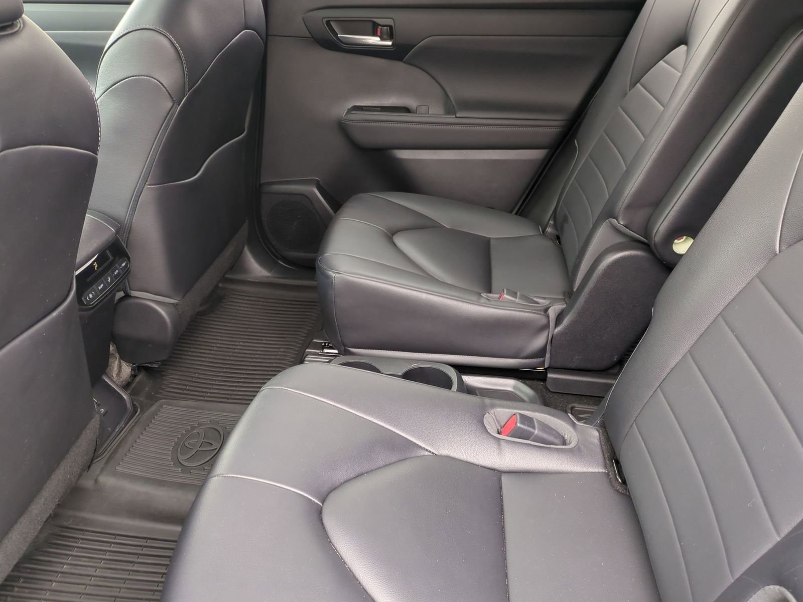 Thumbnail: 2023 Toyota Highlander - 20