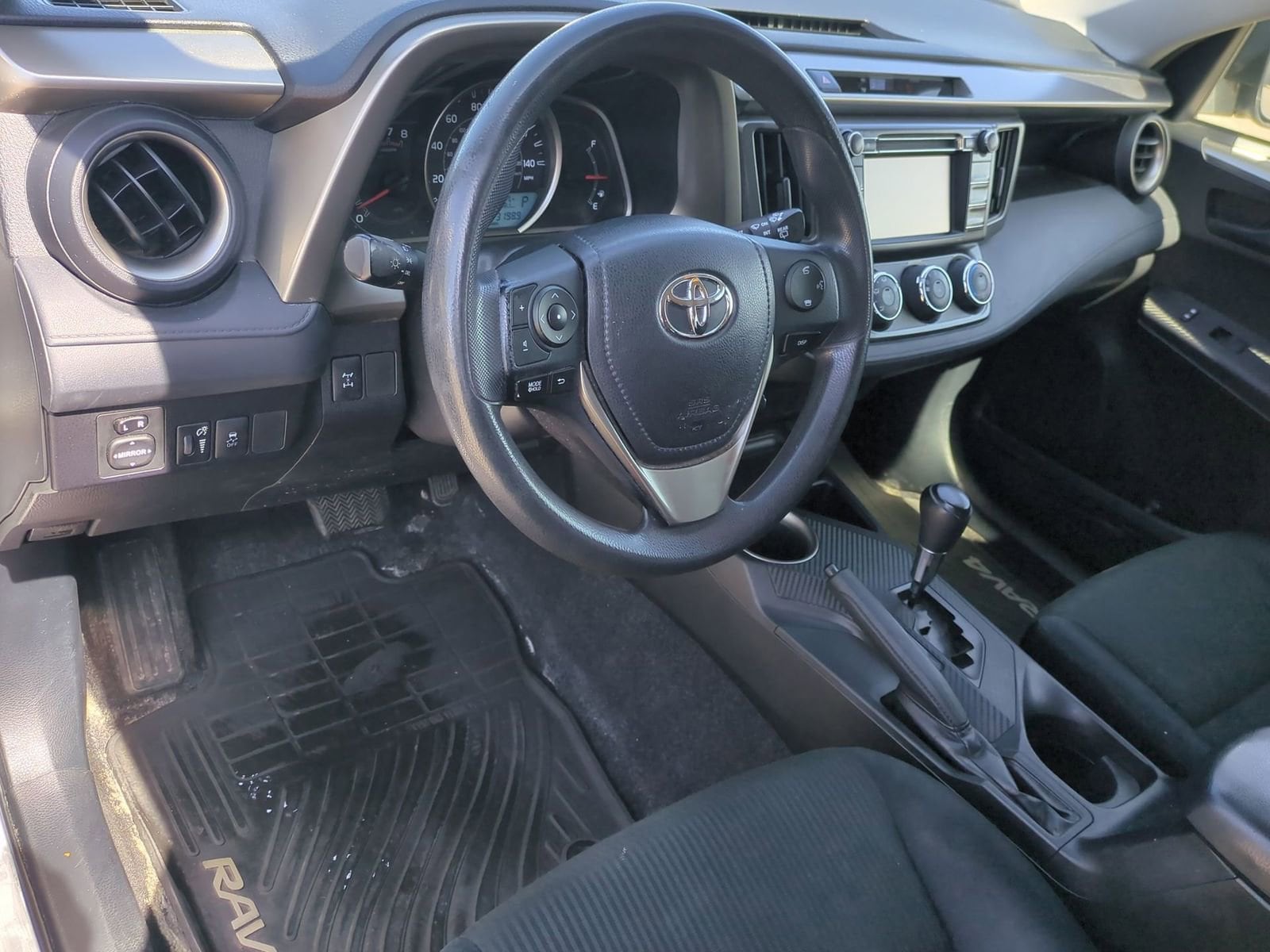 Thumbnail: 2015 Toyota RAV4 - 10