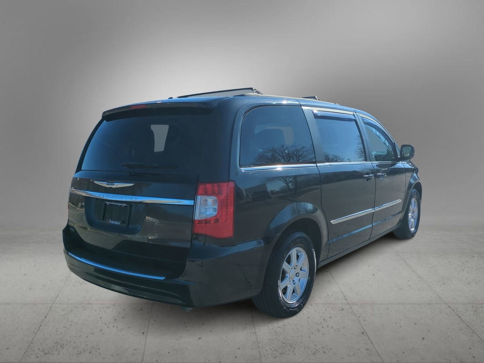 Thumbnail: 2013 Chrysler Town & Country - 8