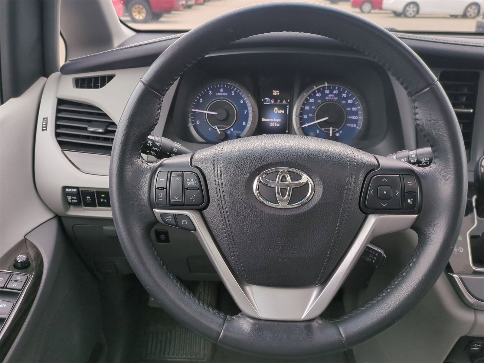 Thumbnail: 2017 Toyota Sienna - 24