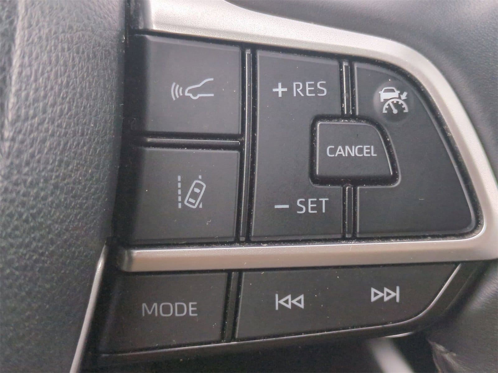 Thumbnail: 2023 Toyota Highlander - 26