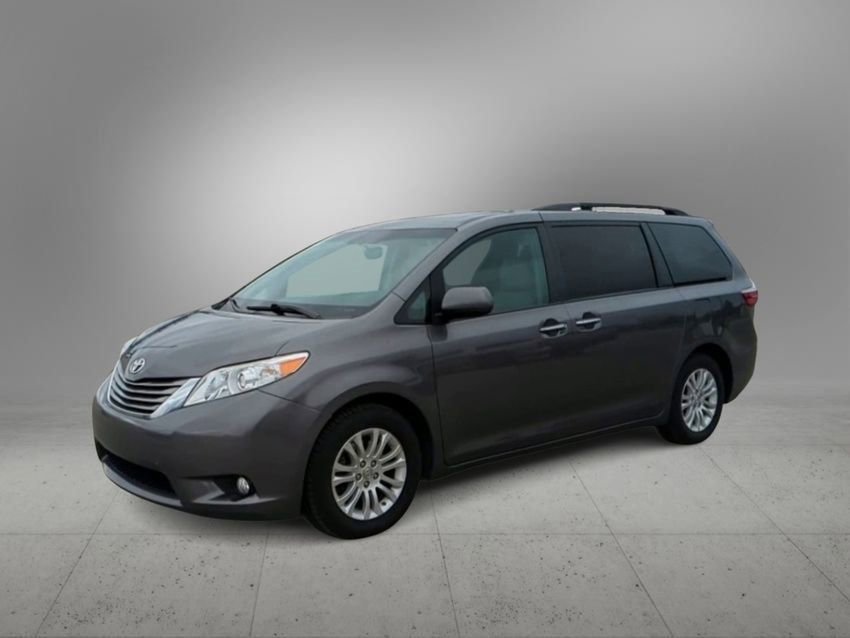 Thumbnail: 2017 Toyota Sienna - 4
