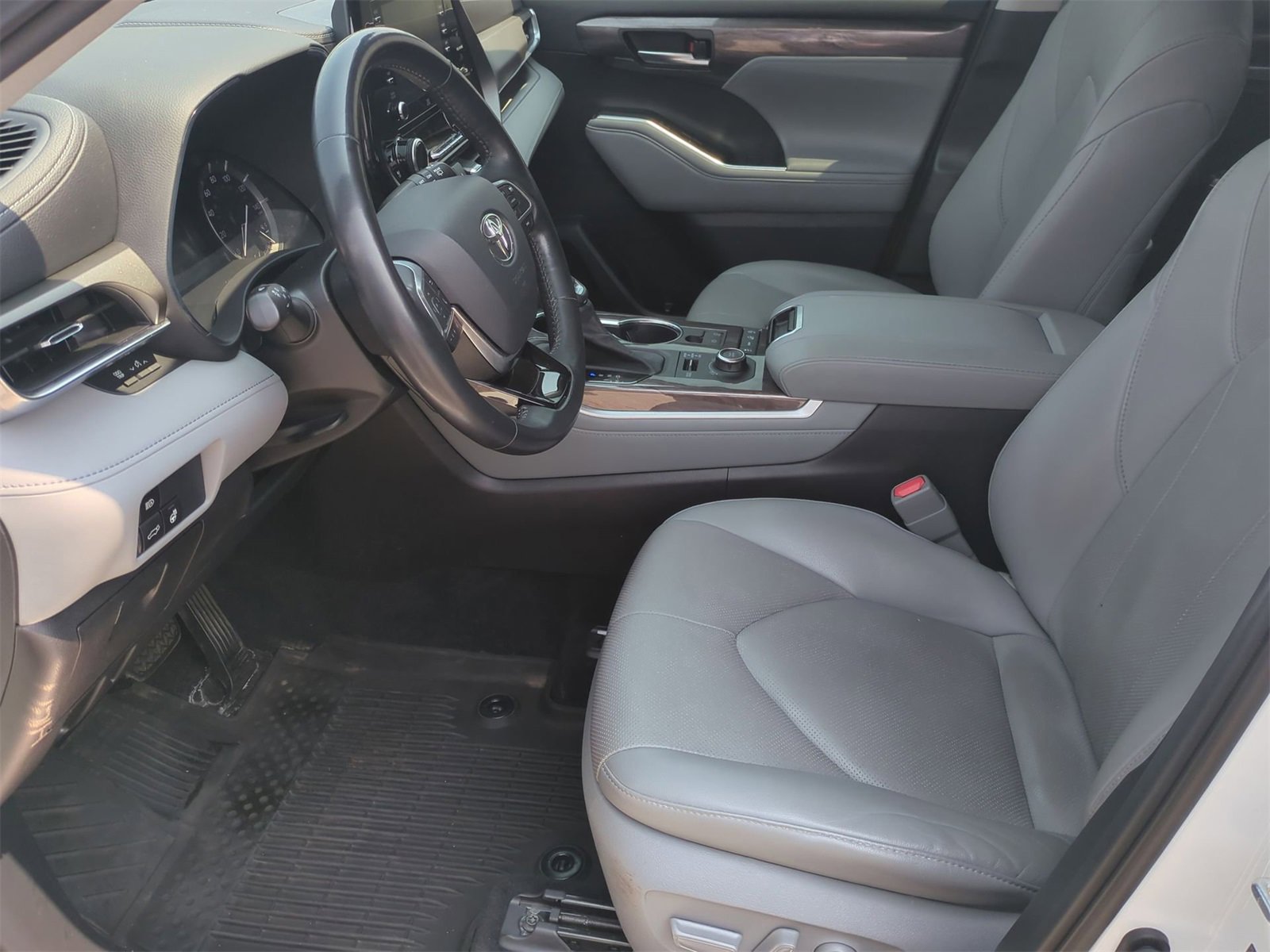 Thumbnail: 2020 Toyota Highlander - 16