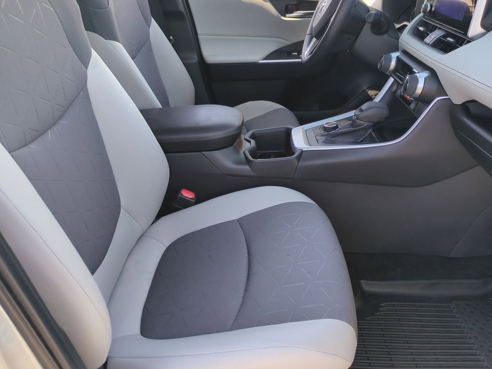 Thumbnail: 2023 Toyota RAV4 - 23