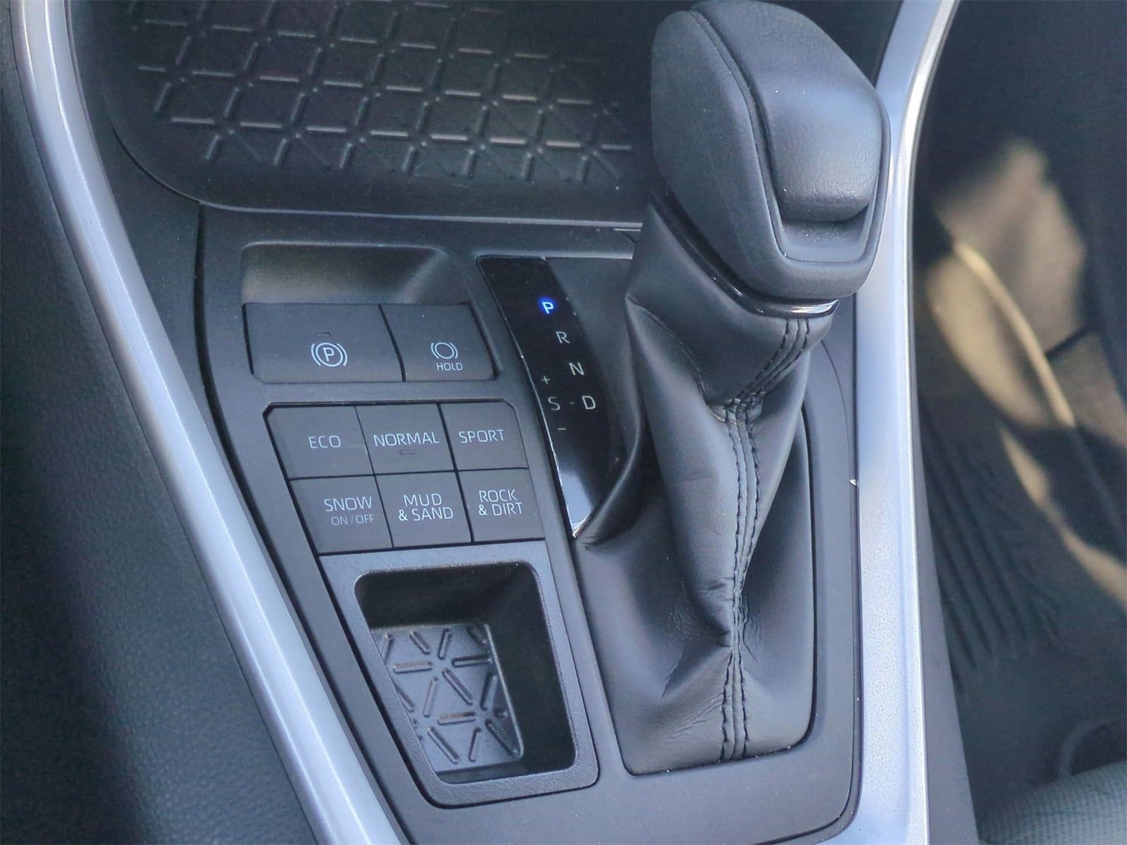 Thumbnail: 2023 Toyota RAV4 - 32