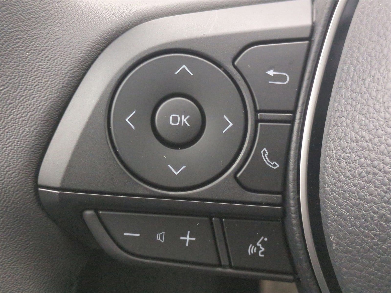 Thumbnail: 2025 Toyota RAV4 - 25