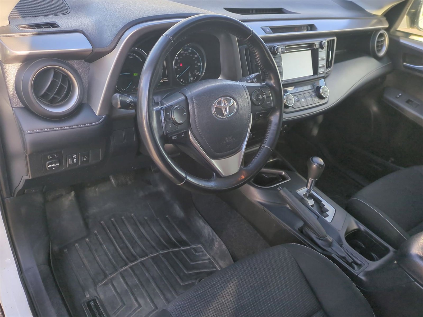 Thumbnail: 2018 Toyota RAV4 - 10