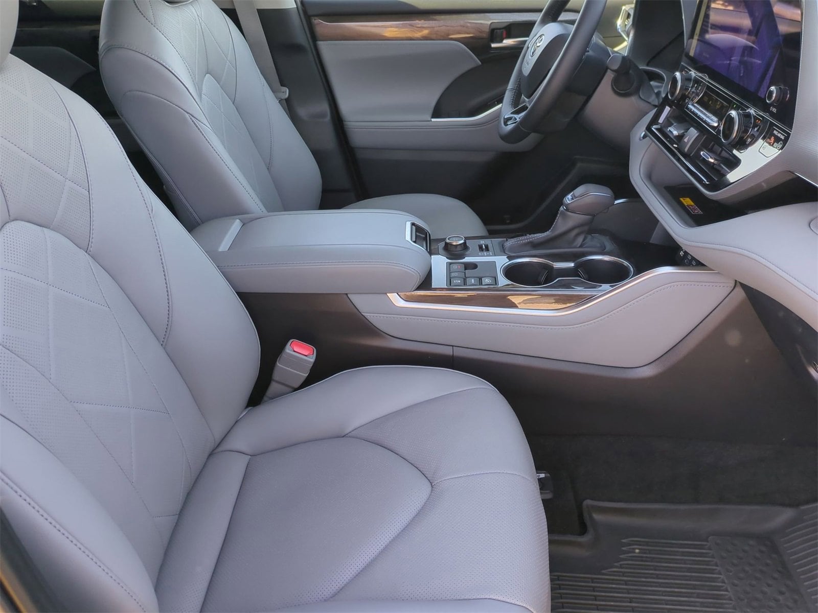 Thumbnail: 2025 Toyota Highlander - 24