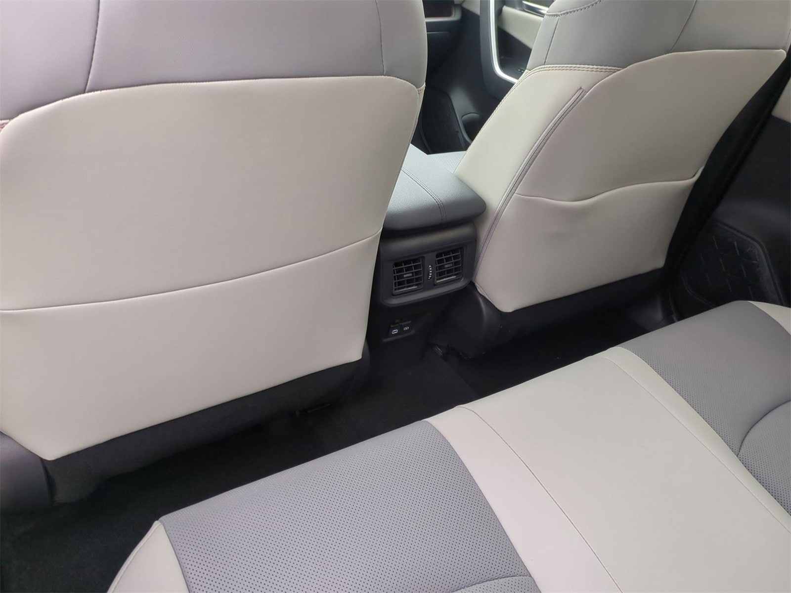 Thumbnail: 2025 Toyota RAV4 - 18