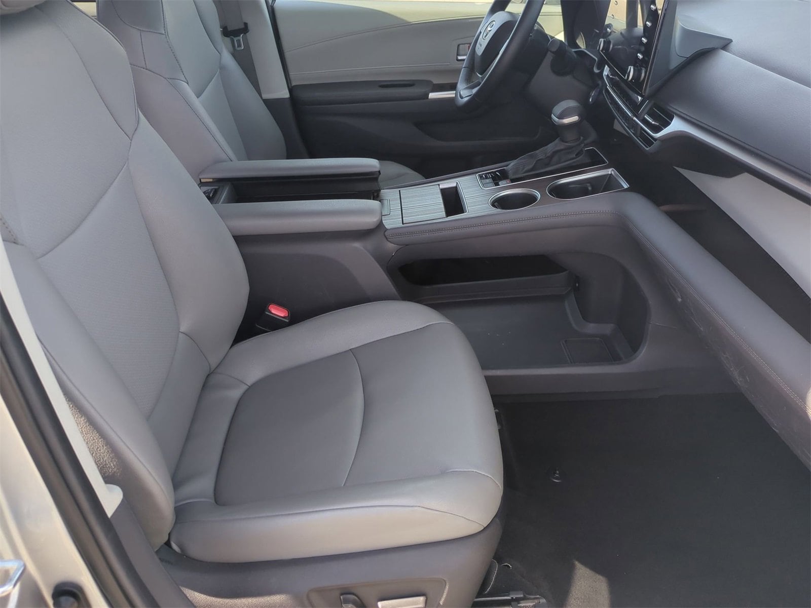 Thumbnail: 2024 Toyota Sienna - 24