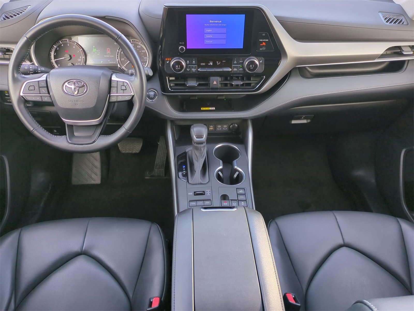 Thumbnail: 2023 Toyota Highlander - 15