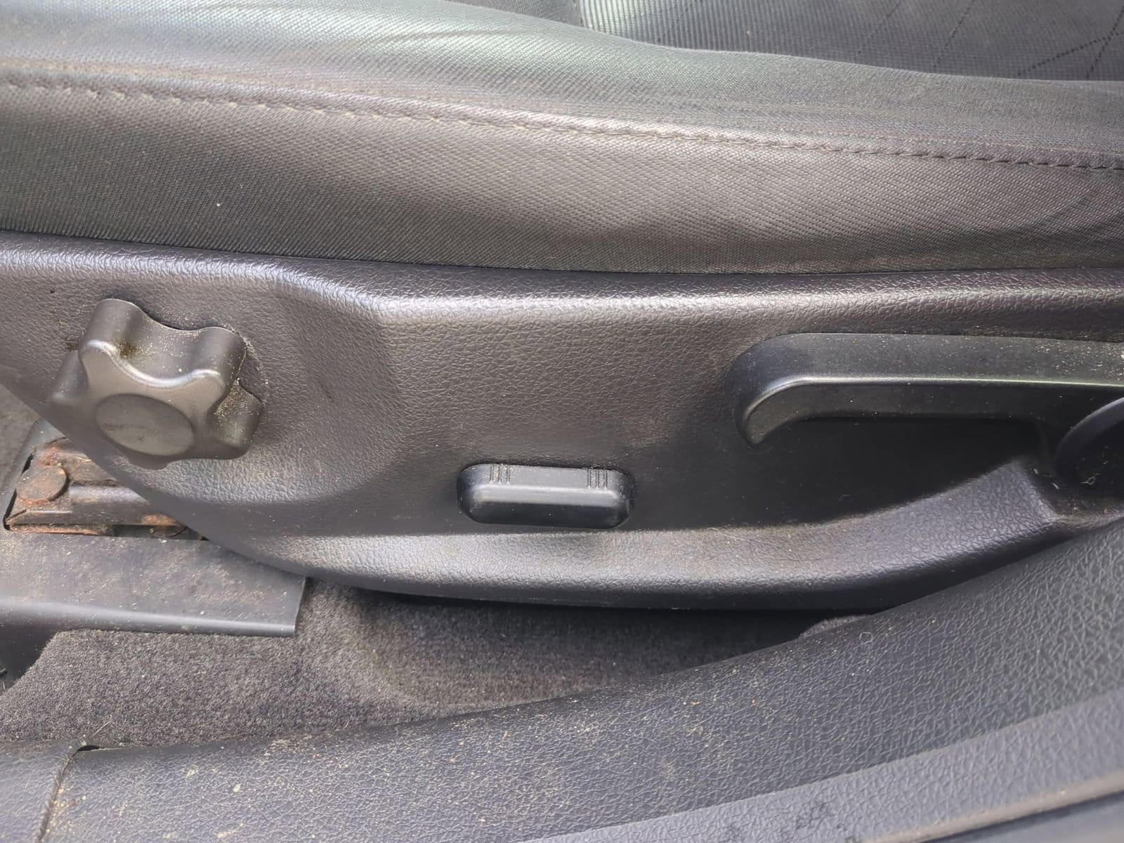 Thumbnail: 2010 Mercury Milan - 17