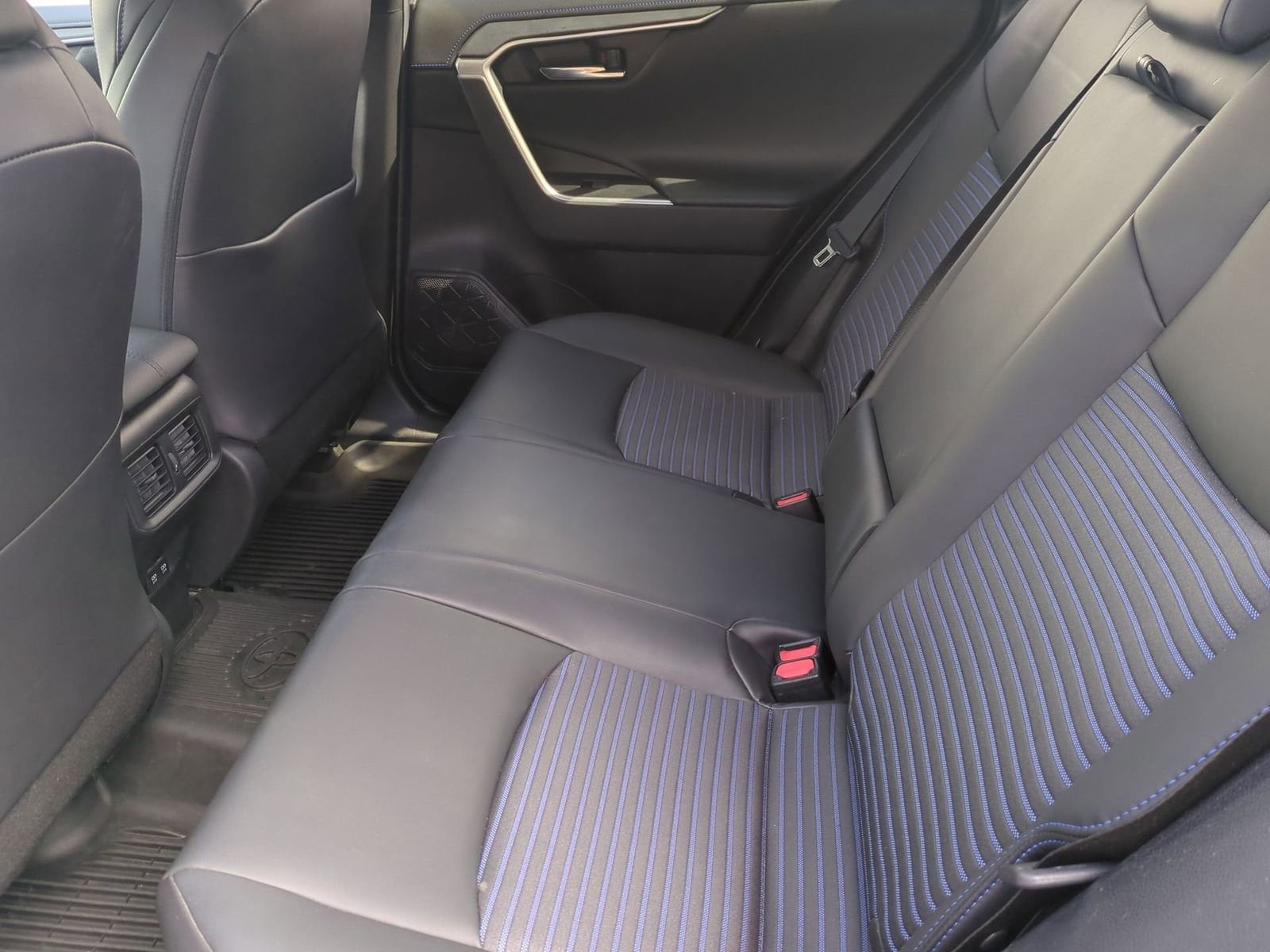 Thumbnail: 2020 Toyota RAV4 - 20