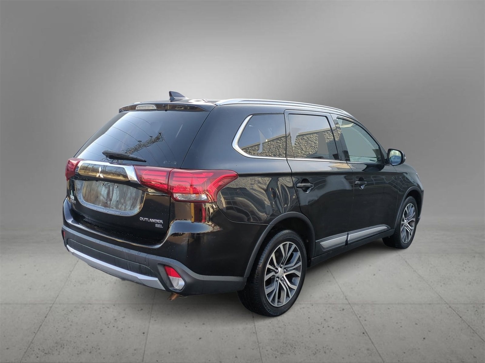 Thumbnail: 2017 Mitsubishi Outlander - 8