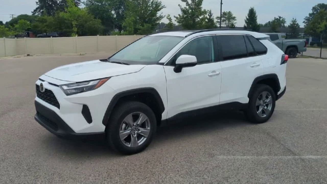 Thumbnail: 2022 Toyota RAV4 - 4