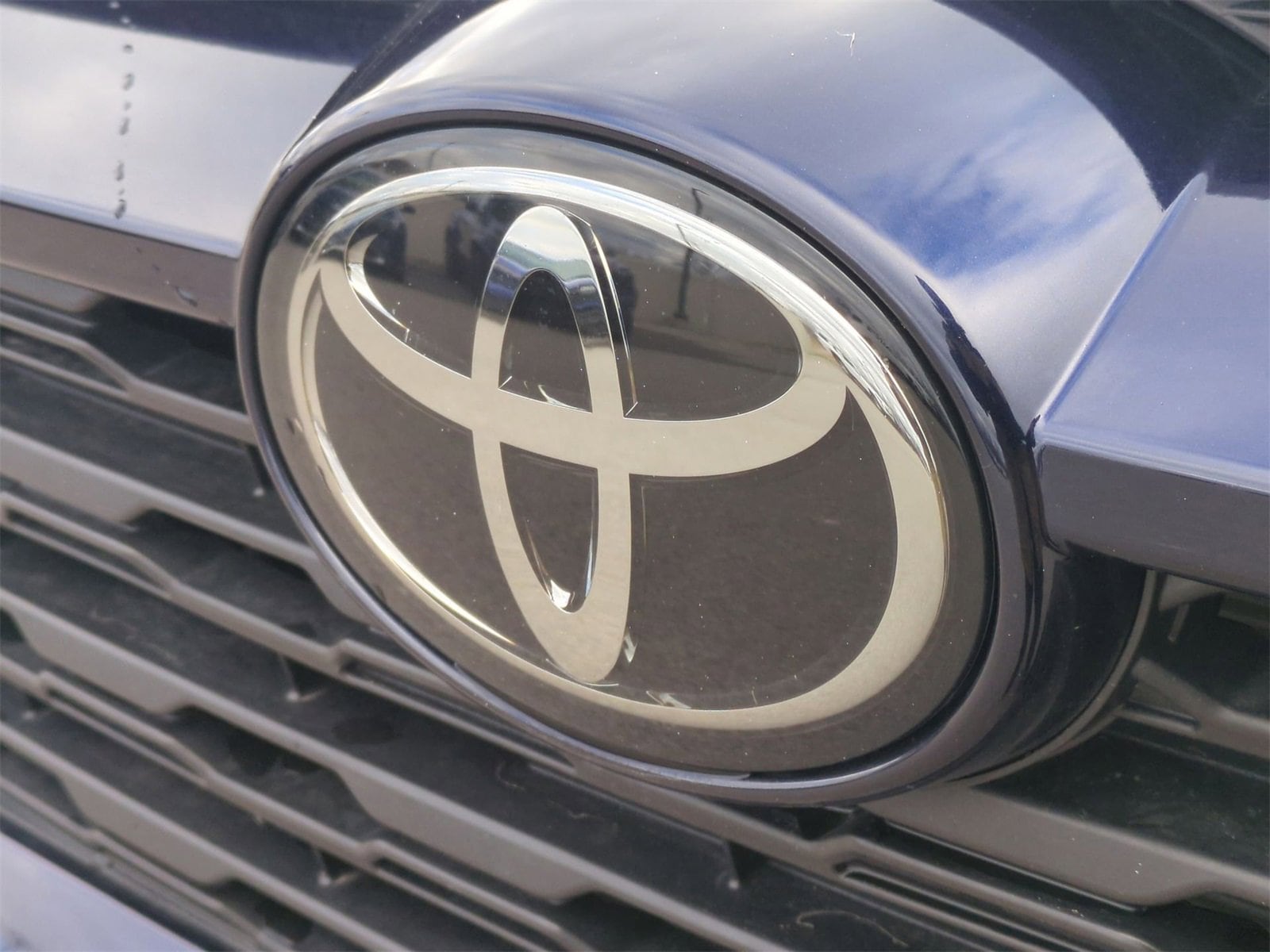 Thumbnail: 2021 Toyota RAV4 - 12