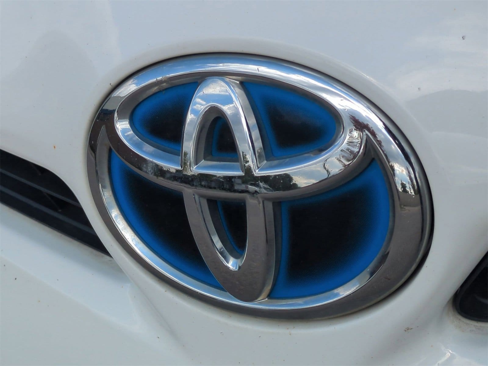 Thumbnail: 2012 Toyota Prius - 12