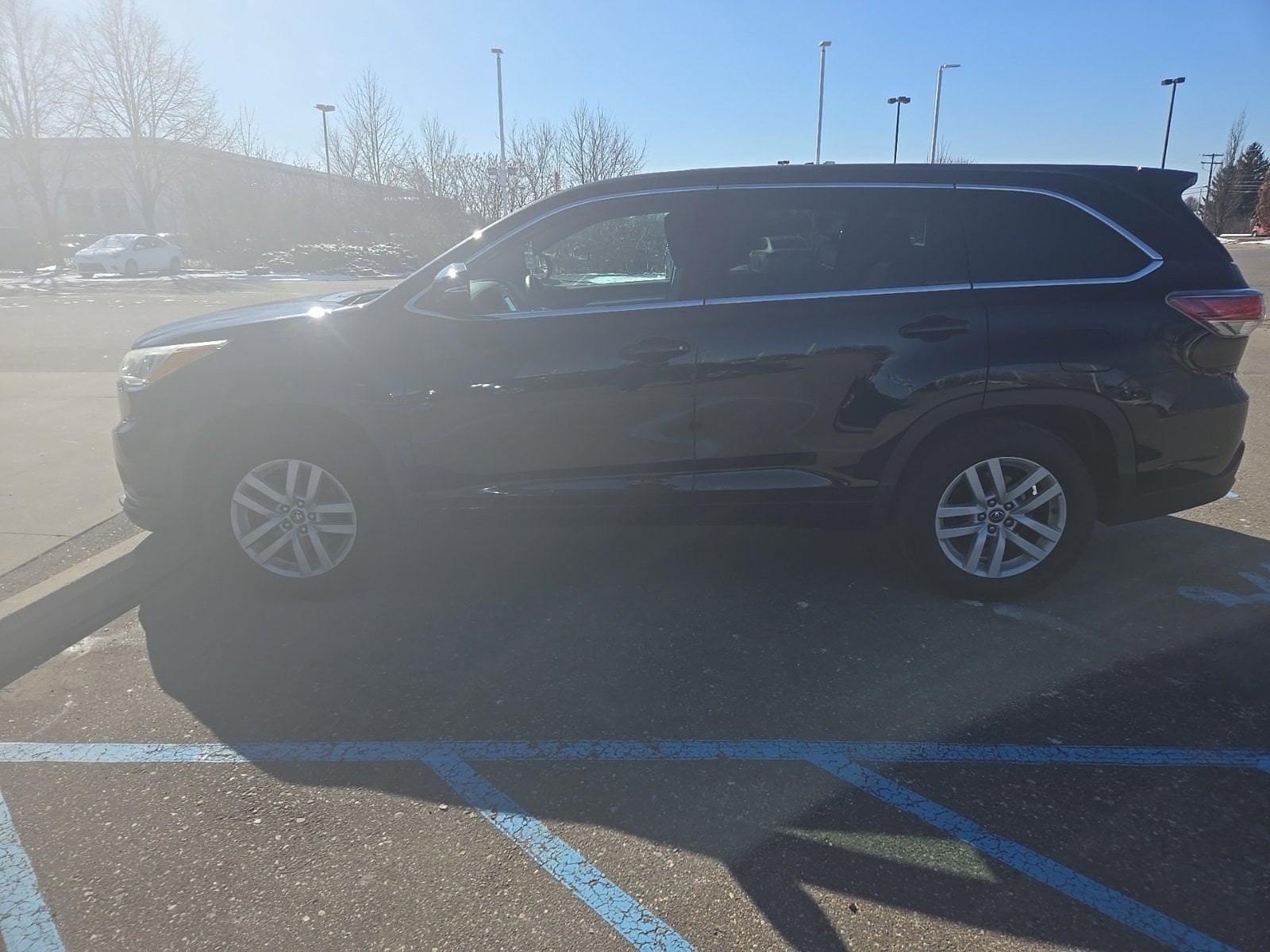 Thumbnail: 2016 Toyota Highlander - 3