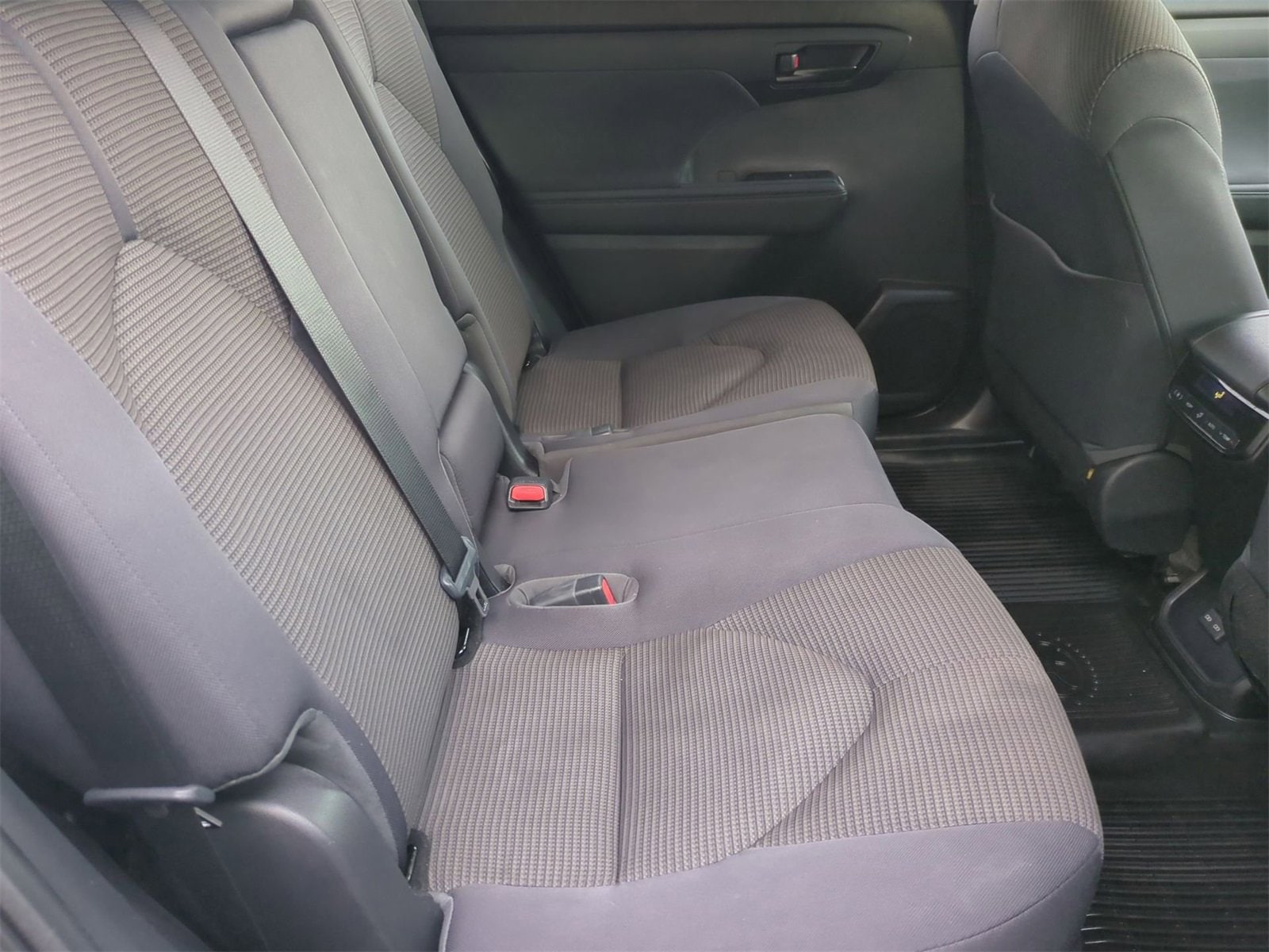 Thumbnail: 2023 Toyota Highlander - 20