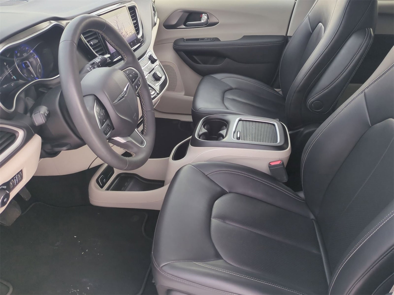 Thumbnail: 2024 Chrysler Pacifica - 16