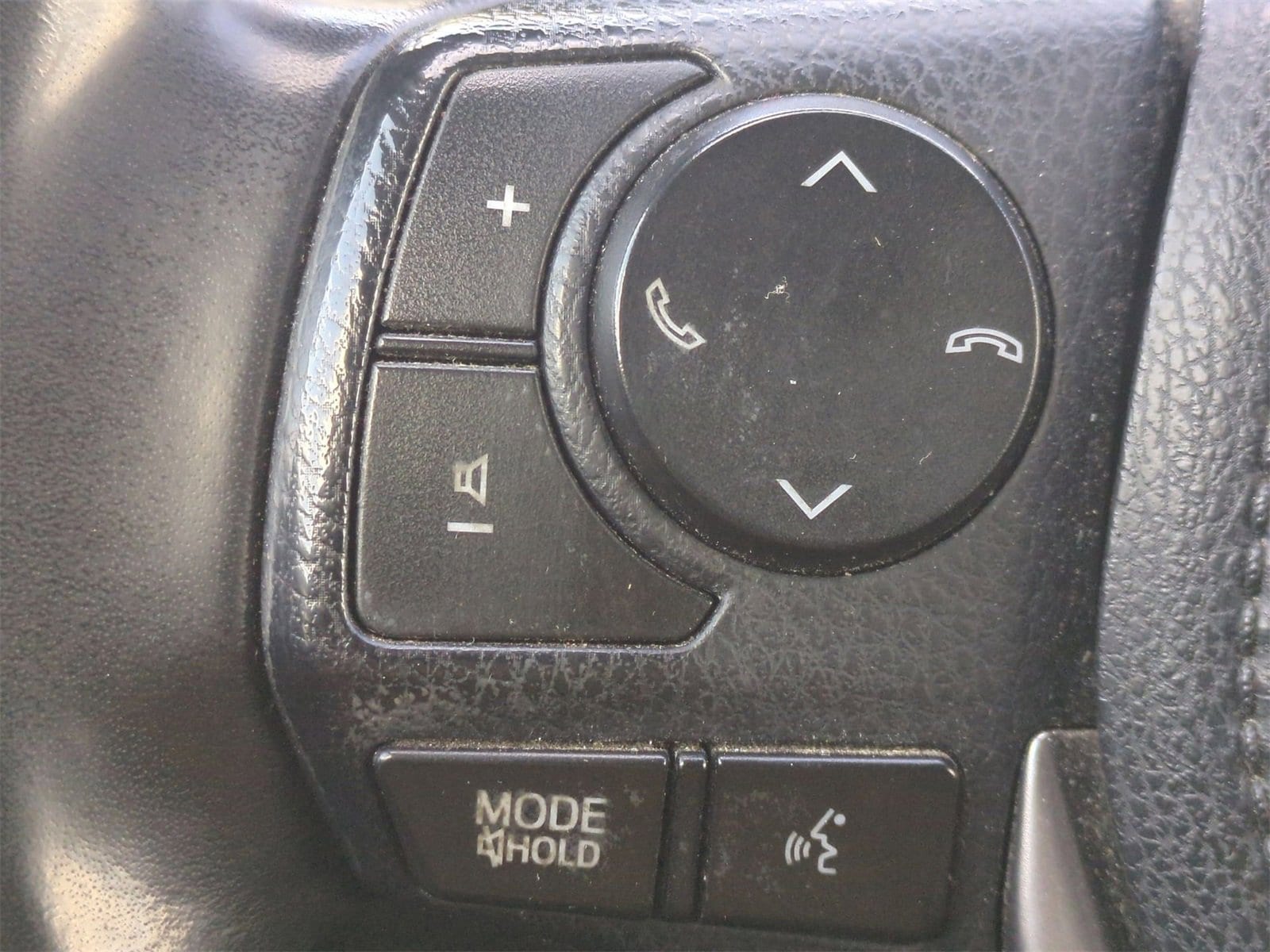 Thumbnail: 2018 Toyota RAV4 - 25