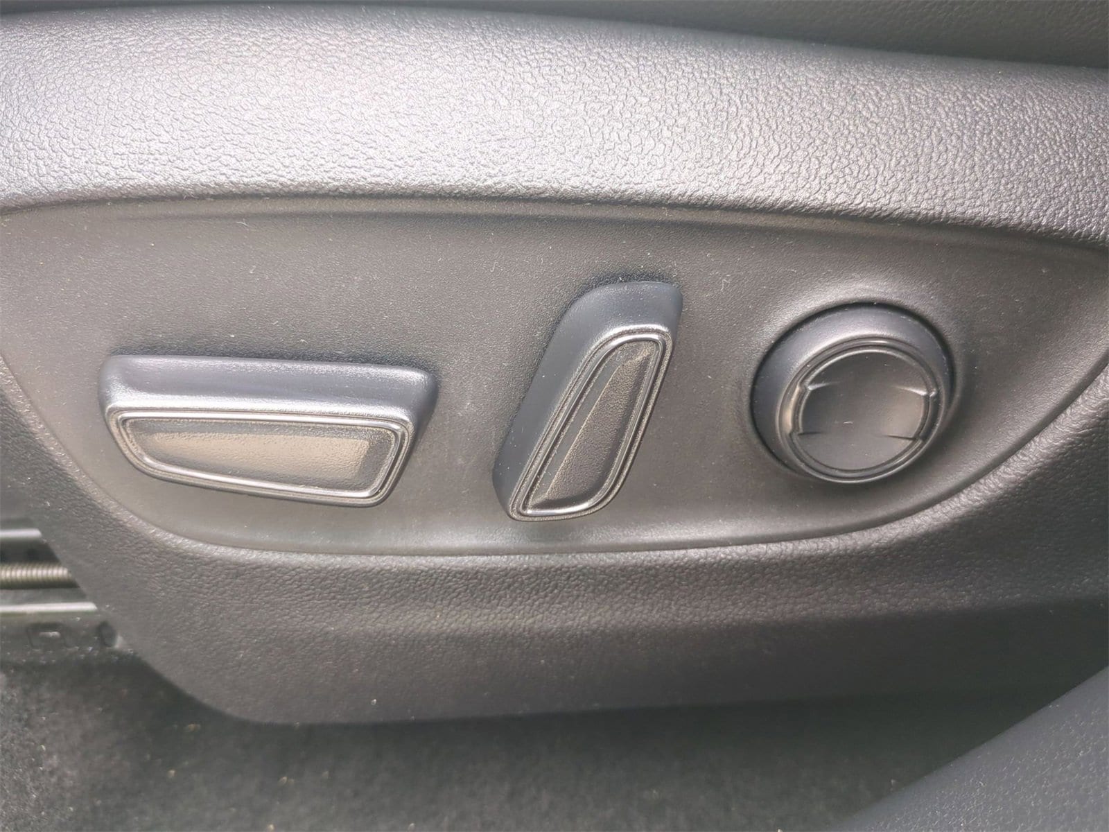 Thumbnail: 2023 Toyota Highlander - 17