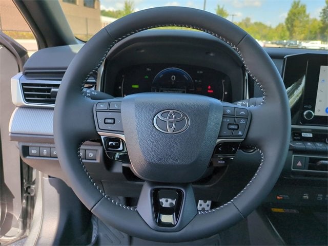 2025 Toyota Camry SE 23