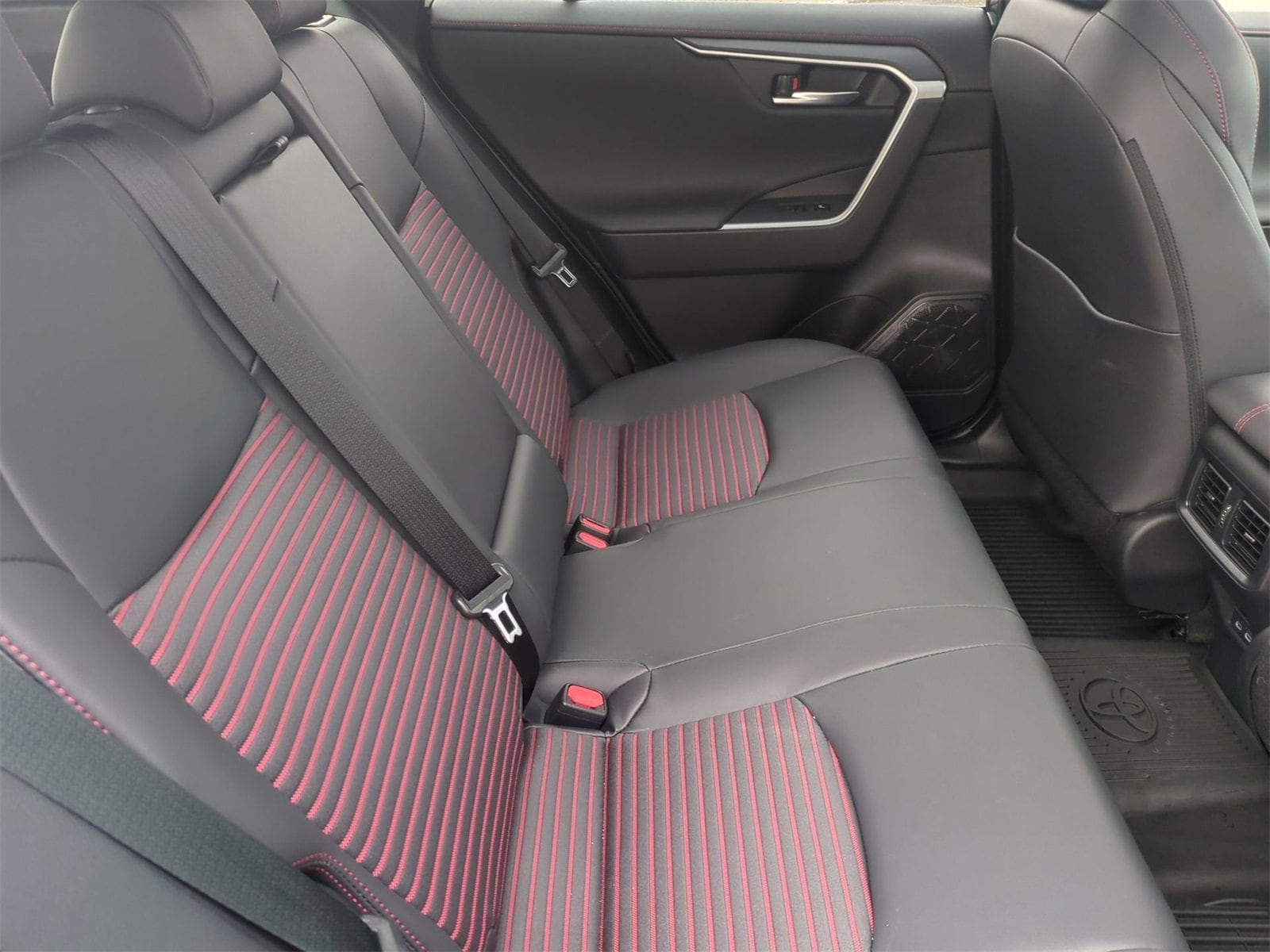 Thumbnail: 2025 Toyota RAV4 - 21