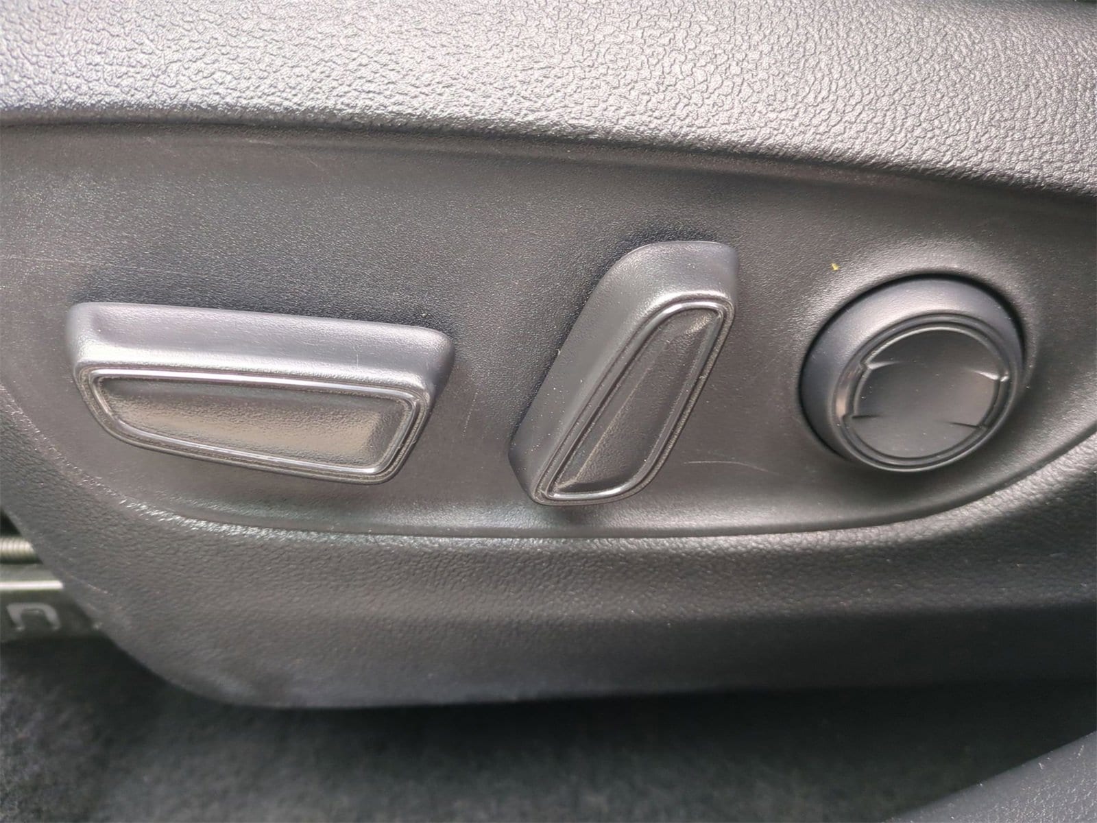 Thumbnail: 2022 Toyota Highlander - 17